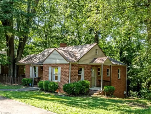 395 Westwood Dr, Statesville, NC 28677