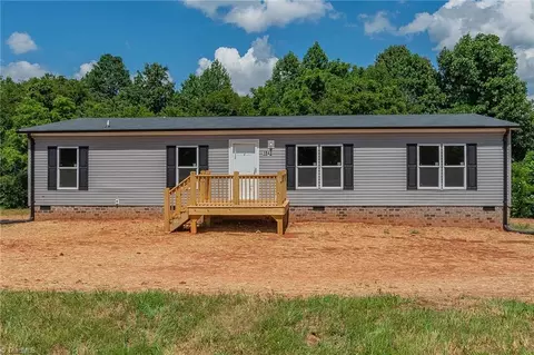 1849 Garner Rd, Yadkinville, NC 27055