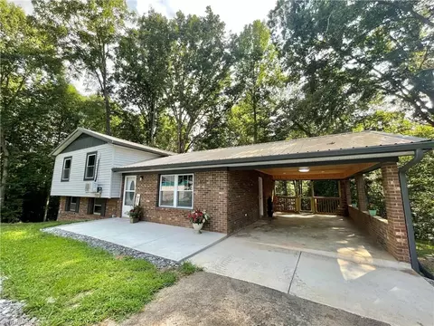 297 Oakley Dr, North Wilkesboro, NC 28659