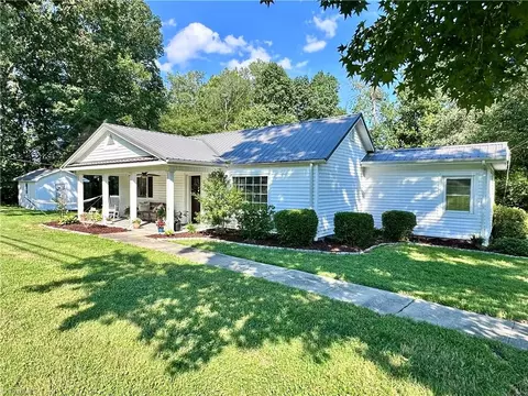 271 Curry Rd, High Point, NC 27265