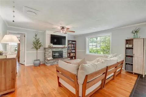 271 Curry Rd, High Point, NC 27265 photo 4