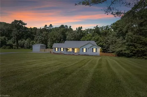3269 Grubbs Rd, Walkertown, NC 27051