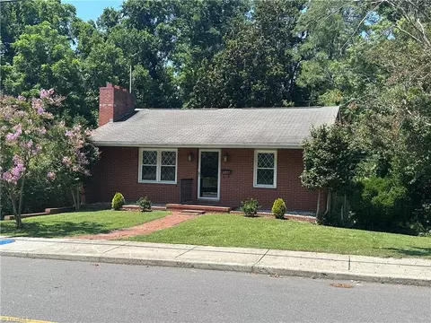 651 Willow St, Mount Airy, NC 27030