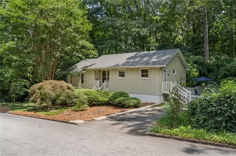 1700 Meadowbrook Dr, Winston Salem, NC 27104