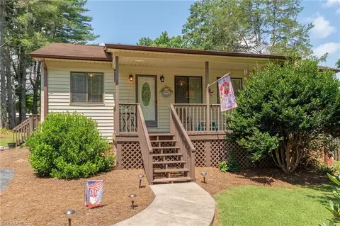 617 Alan Dr, Yadkinville, NC 27055