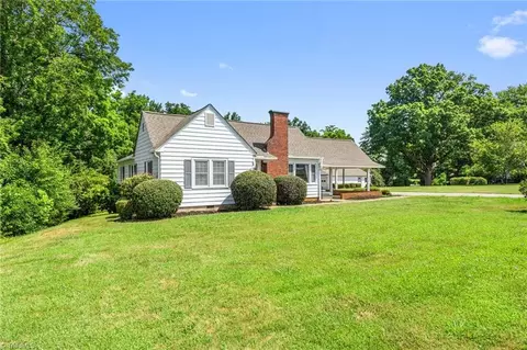 6823 Idols Rd, Clemmons, NC 27012