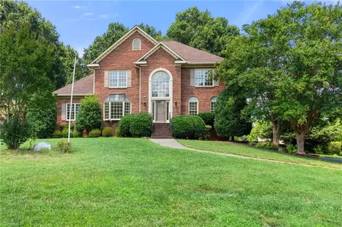 4413 Lochurst Dr, Pfafftown, NC 27040