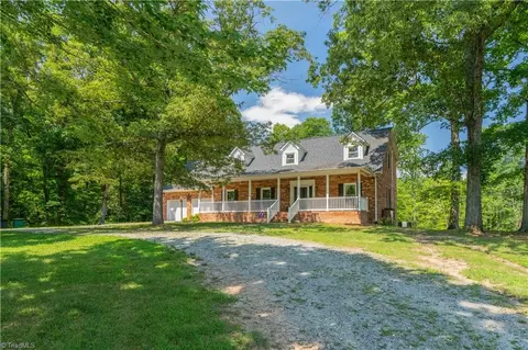 3193 Piney Mountain Rd, Walnut Cove, NC 27052
