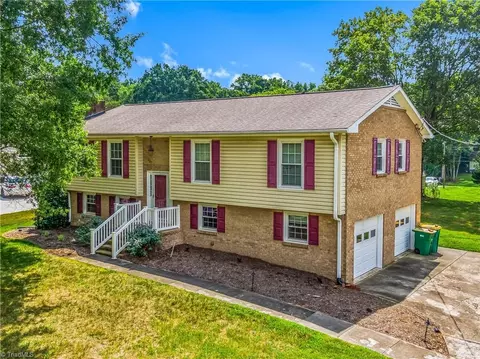 2758 Park Oak Dr, Clemmons, NC 27012