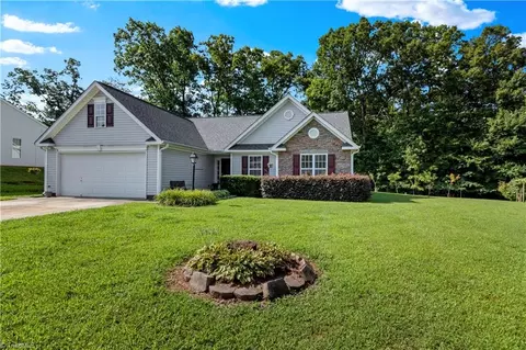 Exterior - 129 Dover Dr, King, NC 27021 photo 4 of 6