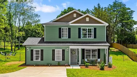916 Countrymans Ct, Kernersville, NC 27284