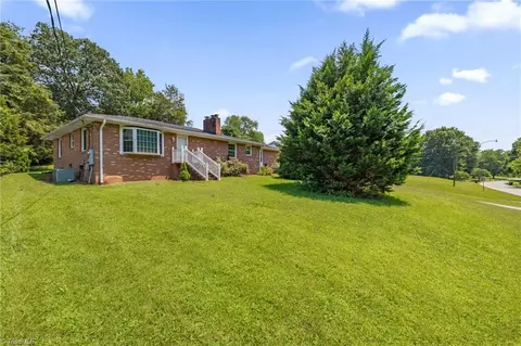 4943 Leinbach Dr, Winston Salem, NC 27106