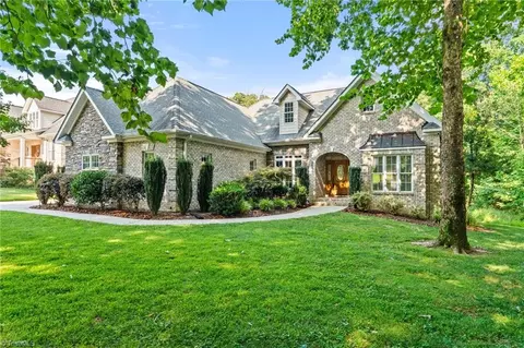 2624 Maxine Dr, High Point, NC 27265