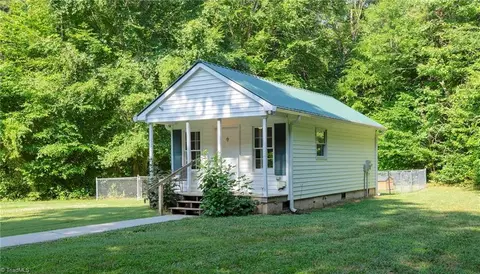 536 Markland Rd, Advance, NC 27006