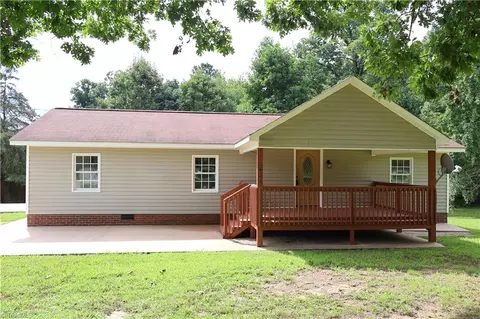 3466 Calloway Dr, Haw River, NC 27258 photo 2