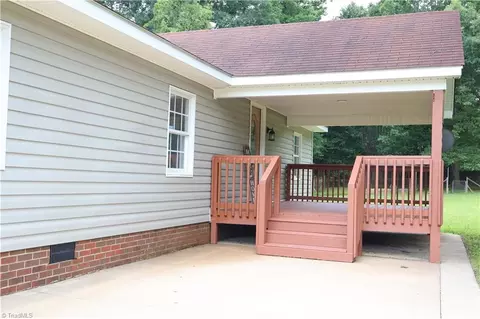 3466 Calloway Dr, Haw River, NC 27258 photo 3