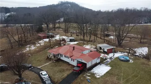 1398 Simpson Mill Rd, Mount Airy, NC 27030
