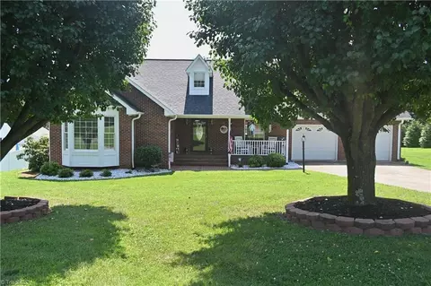 109 Barlow Ct, King, NC 27021
