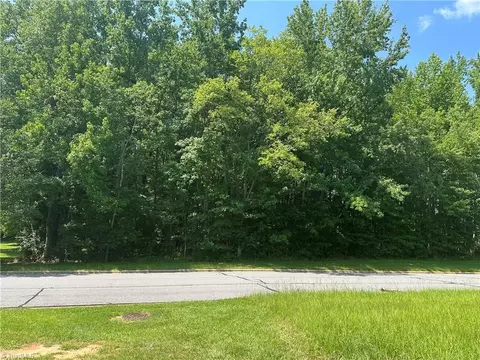 2504 Ashcroft Dr, Reidsville, NC 27320