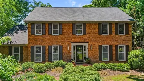 3037 Lake Forest Dr, Greensboro, NC 27408