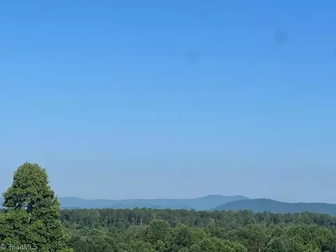 000 Potts Rd, Mount Airy, NC 27030