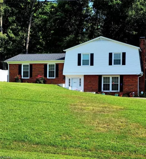 3310 Brookland Dr, Clemmons, NC 27012