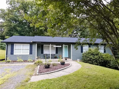 167 Wagoner Dr, Mount Airy, NC 27030