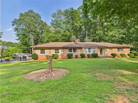 3196 Forest Dr, Randleman, NC 27317 photo 7