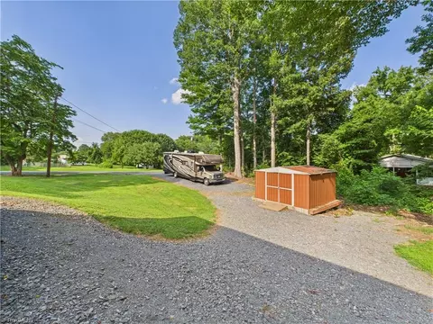 3196 Forest Dr, Randleman, NC 27317 photo 9