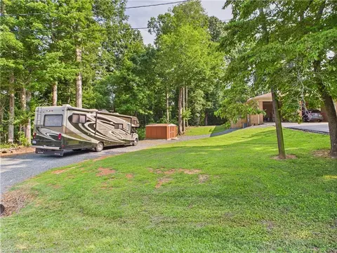 3196 Forest Dr, Randleman, NC 27317 photo 4