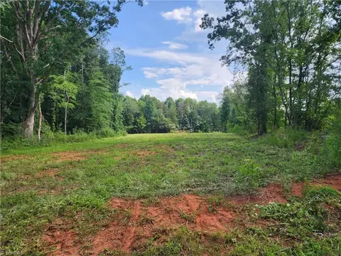000 Shelton Rd, Yadkinville, NC 27055