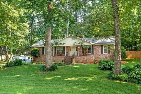 1470 Old Coach Rd, Kernersville, NC 27284
