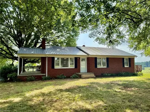 5528 Joe Dean Trl, Ramseur, NC 27316