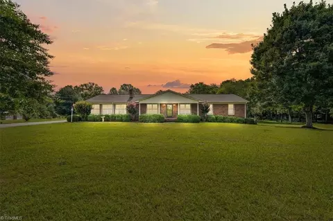 4263 Zoo Pkwy, Asheboro, NC 27205