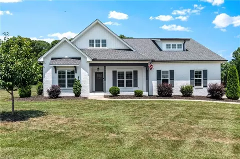 121 Beauchamp Oaks Ct, Advance, NC 27006