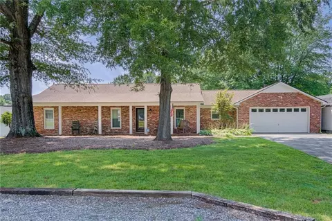 1105 Laplata Dr, Kernersville, NC 27284