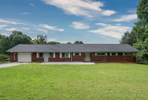 168 Oak Summit Rd, Winston Salem, NC 27105