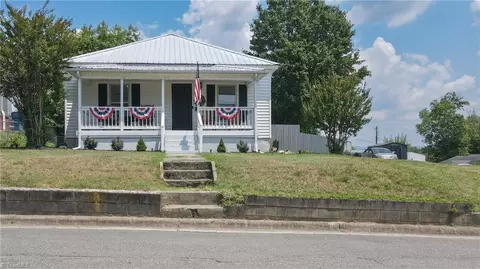 704 Haymore St E, Mount Airy, NC 27030