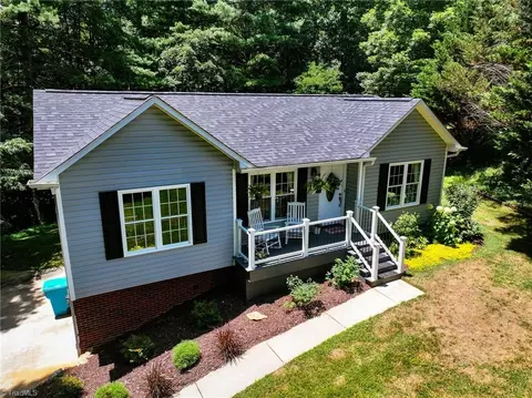 169 Bridgewater Rd, Mount Airy, NC 27030