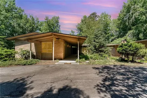 4001 Philpark Dr, Winston Salem, NC 27106