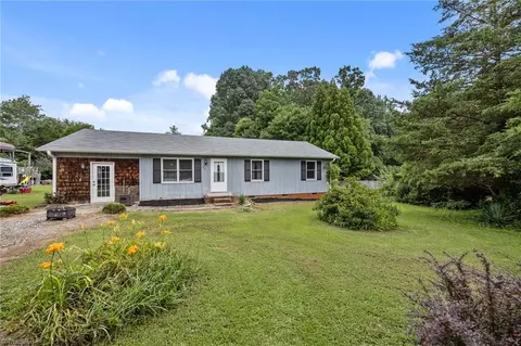 255 Avalon Dr, Lexington, NC 27295