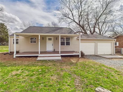 811 Virginia Ave, Thomasville, NC 27360