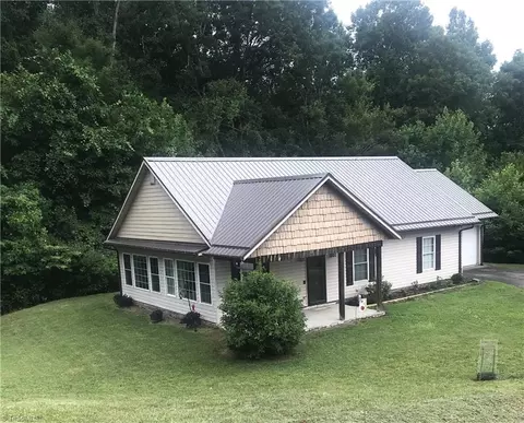 138 Forest Oak Ln, Jefferson, NC 28640