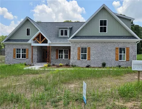 142 Corbin Ln, Lexington, NC 27295