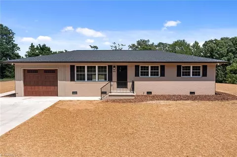 893 Chief Thomas Rd, Harmony, NC 28634 photo 2