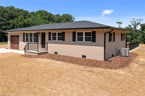 893 Chief Thomas Rd, Harmony, NC 28634 photo 3