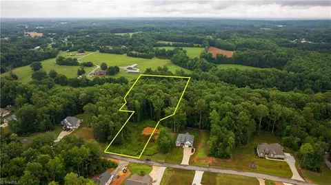 883 Kapstone Xing, Lexington, NC 27295