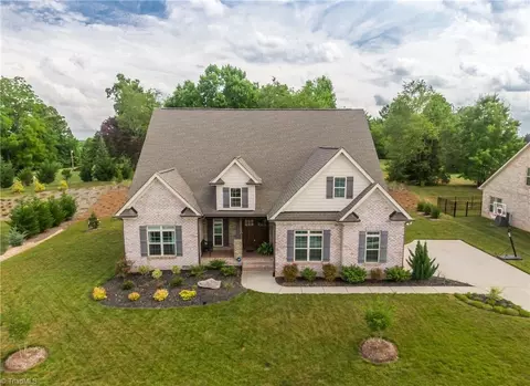 3318 Waterford Glen Ln, Clemmons, NC 27012