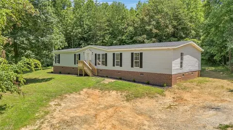 151 Moravian Creek Dr, Moravian Falls, NC 28654