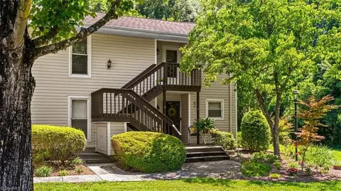 132 Turnwood Ln, Winston Salem, NC 27104